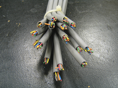 Sin neutralidad, cables cortados